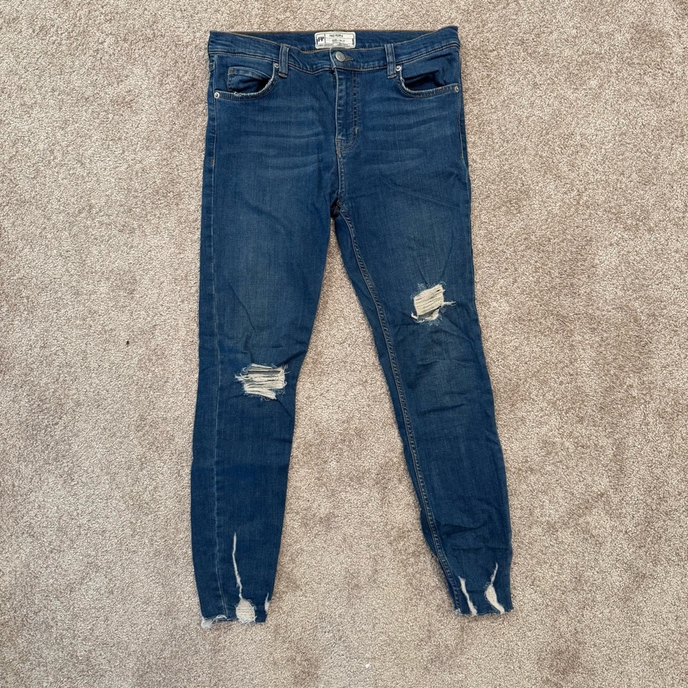 Women’s Size 27in Free People Skinny Jeans Angle Length Ripped